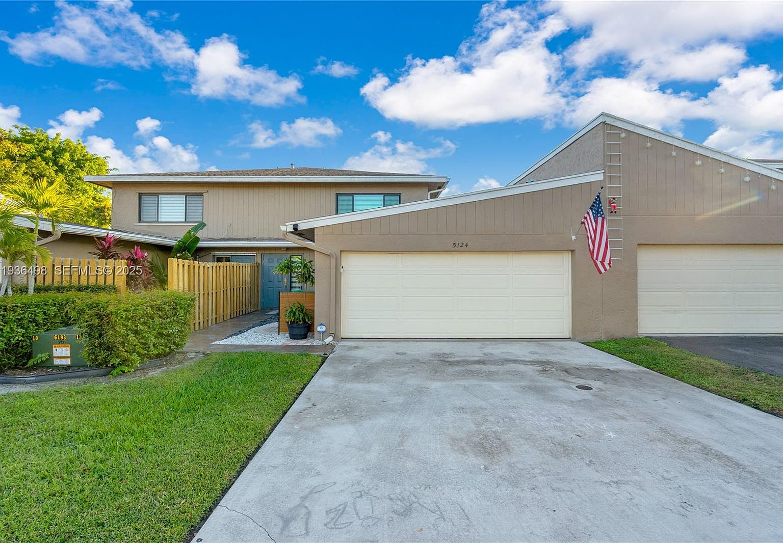 Sold home at 5124 S University Dr, Davie, Florida